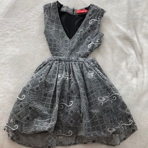 🌹 AKIRA 🌹 Gray Print Sleeveless Cutout Dress